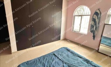 SE VENDE CASA DE 3 NIVELES  EN SM 43 ZONA CENTRO, 4 RECÁMARAS, CONDOMINIO CON ALBERCA Y ACCESO CONTROLADO.
