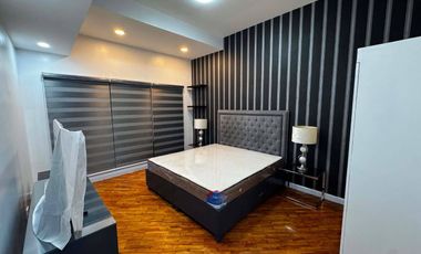 NICE FULLY FURNISHED 3 BEDROOM UNIT IN JOYA TOWER ROCKWELL MAKATI