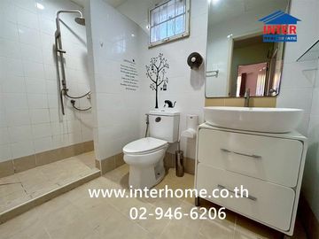 Two-story townhome, 18.1 sq.wah, The Connect 8 Bangna Village, Soi Mahachai, Bangna-Trat Road, Bang Phli, Samut Prakan.