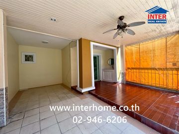 Two-story townhome, 18.1 sq.wah, The Connect 8 Bangna Village, Soi Mahachai, Bangna-Trat Road, Bang Phli, Samut Prakan.