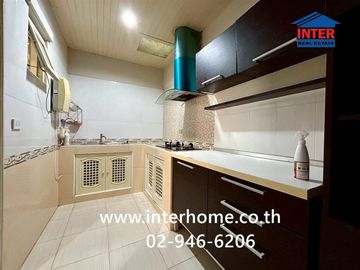 Two-story townhome, 18.1 sq.wah, The Connect 8 Bangna Village, Soi Mahachai, Bangna-Trat Road, Bang Phli, Samut Prakan.
