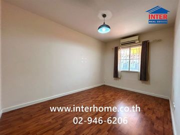 Two-story townhome, 18.1 sq.wah, The Connect 8 Bangna Village, Soi Mahachai, Bangna-Trat Road, Bang Phli, Samut Prakan.