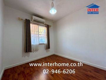 Two-story townhome, 18.1 sq.wah, The Connect 8 Bangna Village, Soi Mahachai, Bangna-Trat Road, Bang Phli, Samut Prakan.