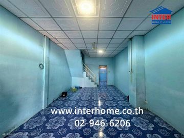 Two-story townhome, 16 sq.wa., Jutaphat Ladlumkaew Village, near Udomsap Market, on the main road, Soi Wat Bo Thong, Ladlumkaew-Pathum Thani Road, Lad