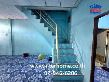 Two-story townhome, 16 sq.wa., Jutaphat Ladlumkaew Village, near Udomsap Market, on the main road, Soi Wat Bo Thong, Ladlumkaew-Pathum Thani Road, Lad