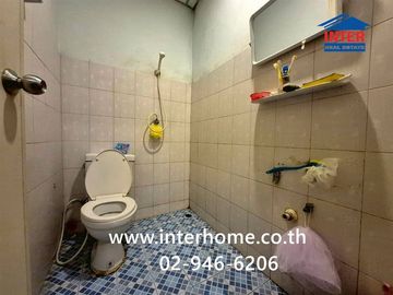 Two-story townhome, 16 sq.wa., Jutaphat Ladlumkaew Village, near Udomsap Market, on the main road, Soi Wat Bo Thong, Ladlumkaew-Pathum Thani Road, Lad
