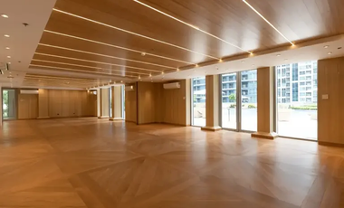 1 BR Condo BGC Mitsukoshi Mall
