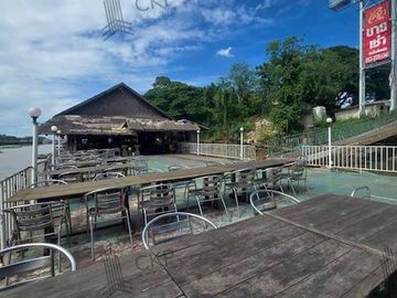 Urgent sale! Land with existing restaurant business, Suan Pa Sak, located on the Asian Highway, on the banks of the Pa Sak River.|93309