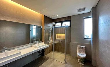 Overlooking 5Bedrooms House & Lot (BRAND NEW) FOR SALE