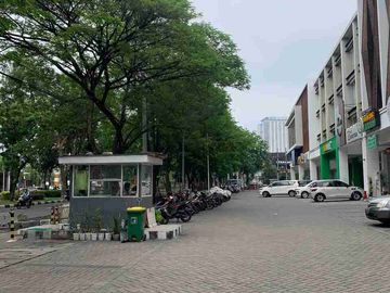 Sewa Ruko Promenade 4 lantai MERR. Lokasi Strategis. Area Parkir Luas. Cocok untuk toko,kantor,bank,ekspedisi,klinik.