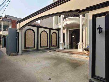 HUNIAN MEWAH PRIVATE POOL NEMPEL JAKSEL & DEKAT PINTU TOL