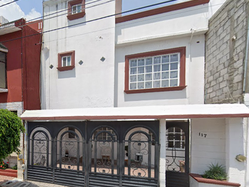 MARQUES DE MIRAFLORES NO.117, MIRADOR DEL MARQUES, QUERETARO, QUERETARO. Bonita casa en venta, EXCELENTE OPORTUNIDAD de formar un patrimonio
