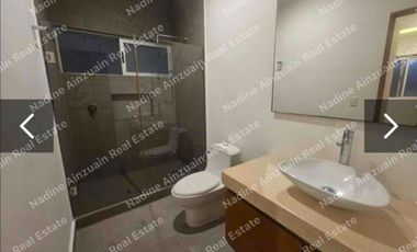 SE VENDE CASA DE  3 NIVELES 4 RECÁMARAS, ALBERCA PRIVADA. UBICADA EN RESIDENCIAL AQUA BY  CUMBRES CANCÚN. AMENIDADES, 2 CASAS CLUB, SEGURIDAD 24 HORAS.