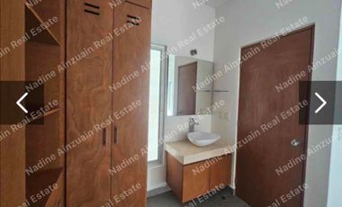 SE VENDE CASA DE  3 NIVELES 4 RECÁMARAS, ALBERCA PRIVADA. UBICADA EN RESIDENCIAL AQUA BY  CUMBRES CANCÚN. AMENIDADES, 2 CASAS CLUB, SEGURIDAD 24 HORAS.