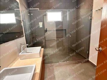 SE VENDE CASA DE  3 NIVELES 4 RECÁMARAS, ALBERCA PRIVADA. UBICADA EN RESIDENCIAL AQUA BY  CUMBRES CANCÚN. AMENIDADES, 2 CASAS CLUB, SEGURIDAD 24 HORAS.