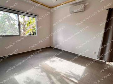 SE VENDE CASA DE  3 NIVELES 4 RECÁMARAS, ALBERCA PRIVADA. UBICADA EN RESIDENCIAL AQUA BY  CUMBRES CANCÚN. AMENIDADES, 2 CASAS CLUB, SEGURIDAD 24 HORAS.