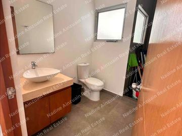 SE VENDE CASA DE  3 NIVELES 4 RECÁMARAS, ALBERCA PRIVADA. UBICADA EN RESIDENCIAL AQUA BY  CUMBRES CANCÚN. AMENIDADES, 2 CASAS CLUB, SEGURIDAD 24 HORAS.