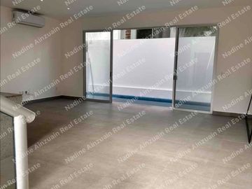 SE VENDE CASA DE  3 NIVELES 4 RECÁMARAS, ALBERCA PRIVADA. UBICADA EN RESIDENCIAL AQUA BY  CUMBRES CANCÚN. AMENIDADES, 2 CASAS CLUB, SEGURIDAD 24 HORAS.