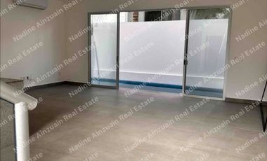 SE VENDE CASA DE  3 NIVELES 4 RECÁMARAS, ALBERCA PRIVADA. UBICADA EN RESIDENCIAL AQUA BY  CUMBRES CANCÚN. AMENIDADES, 2 CASAS CLUB, SEGURIDAD 24 HORAS.