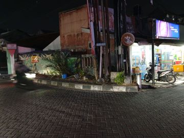 Tanah Nempel Uny & Ugm, Hook 2 Muka: Kenapa Jarang Sekali Dijual?