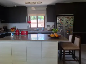 Elegant 3-Bedroom Residence in Amara