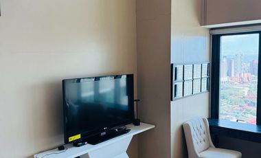 NICE FULLY FURNISHED 1 BEDROOM LOFT UNIT IN ONE ROCKWELL MAKATI