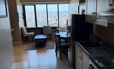 NICE FULLY FURNISHED 1 BEDROOM LOFT UNIT IN ONE ROCKWELL MAKATI