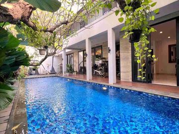 MODERN TROPICAL TOWNHOUSE DI KEMANG JAKARTA SELATAN