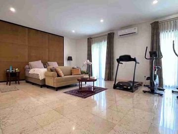 MODERN TROPICAL TOWNHOUSE DI KEMANG JAKARTA SELATAN