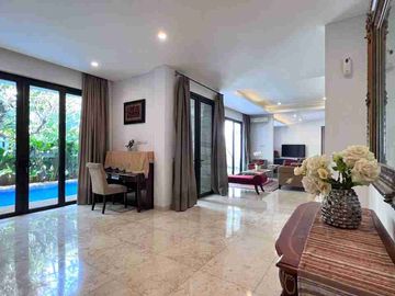 MODERN TROPICAL TOWNHOUSE DI KEMANG JAKARTA SELATAN