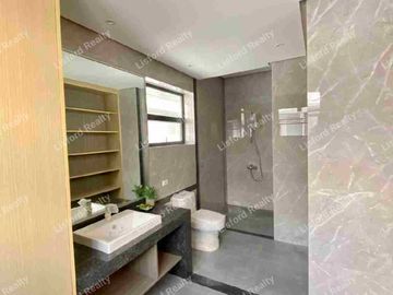 Townhouse for Sale in EDSA Congressional