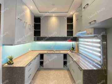 Townhouse for Sale in EDSA Congressional