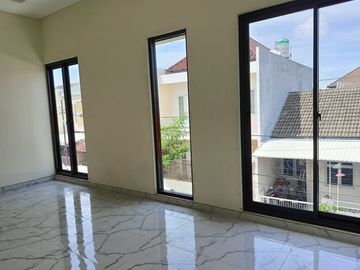 HOT ITEM! Mulyosari Rumah Baru Dua Lantai, Kamar Tidur 4+1