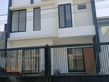 HOT ITEM! Mulyosari Rumah Baru Dua Lantai, Kamar Tidur 4+1