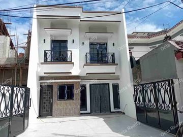 Dijual Rumah 2.5 Lantai Nyaman Dan Siap Huni Di Duren Sawit Jakarta Timur