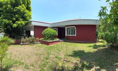 FOR LEASE/RENT | 880sqm 5BR Bungalow House in Dasma Village Makati near Forbes Park