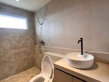 Rumah Lux Full Furnished di Setiabudi Regency