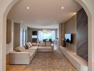 Rumah Lux Full Furnished di Setiabudi Regency