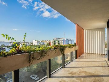 Penthouse De Lujo En Venta En Playa del Carmen, Amueblado, Con Vista Al Mar y Roof Garden Privado