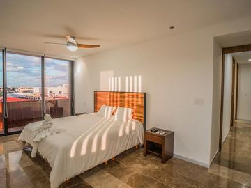 Penthouse De Lujo En Venta En Playa del Carmen, Amueblado, Con Vista Al Mar y Roof Garden Privado