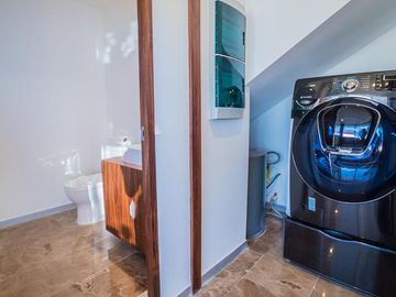 Penthouse De Lujo En Venta En Playa del Carmen, Amueblado, Con Vista Al Mar y Roof Garden Privado