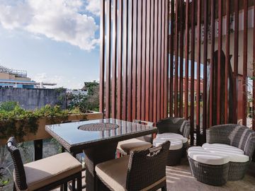 Penthouse De Lujo En Venta En Playa del Carmen, Amueblado, Con Vista Al Mar y Roof Garden Privado