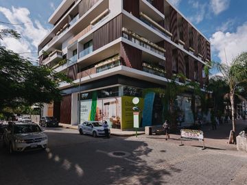 Penthouse De Lujo En Venta En Playa del Carmen, Amueblado, Con Vista Al Mar y Roof Garden Privado