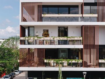 Penthouse De Lujo En Venta En Playa del Carmen, Amueblado, Con Vista Al Mar y Roof Garden Privado
