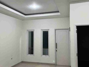 Rumah dalam town house 2 lantai rapi siap huni dijual cepat di Cipayung Jaktim