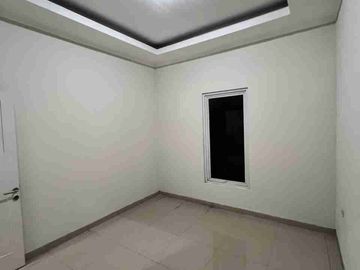 Rumah dalam town house 2 lantai rapi siap huni dijual cepat di Cipayung Jaktim