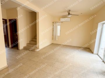 Casa en venta con alberca, jardines, gimnasio y seguridad en Quinta Madeira frente a la gran plaza
