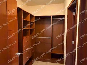 Casa en venta con alberca, jardines, gimnasio y seguridad en Quinta Madeira frente a la gran plaza