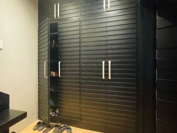 New Manila Townhouse 4 Car Garage For Sale near Robinsons Magnolia