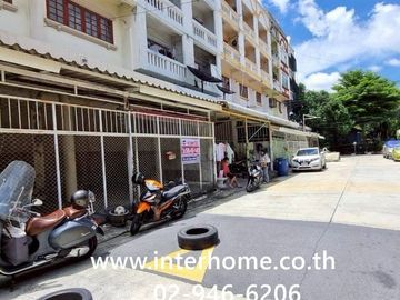 4.5-story commercial building, 36 sq.wa., Sinthorn Happy Land Village, near The Mall Bangkapi, Happy Land 1 Road, Ladprao Road, Nawamin Road, Bang Kap